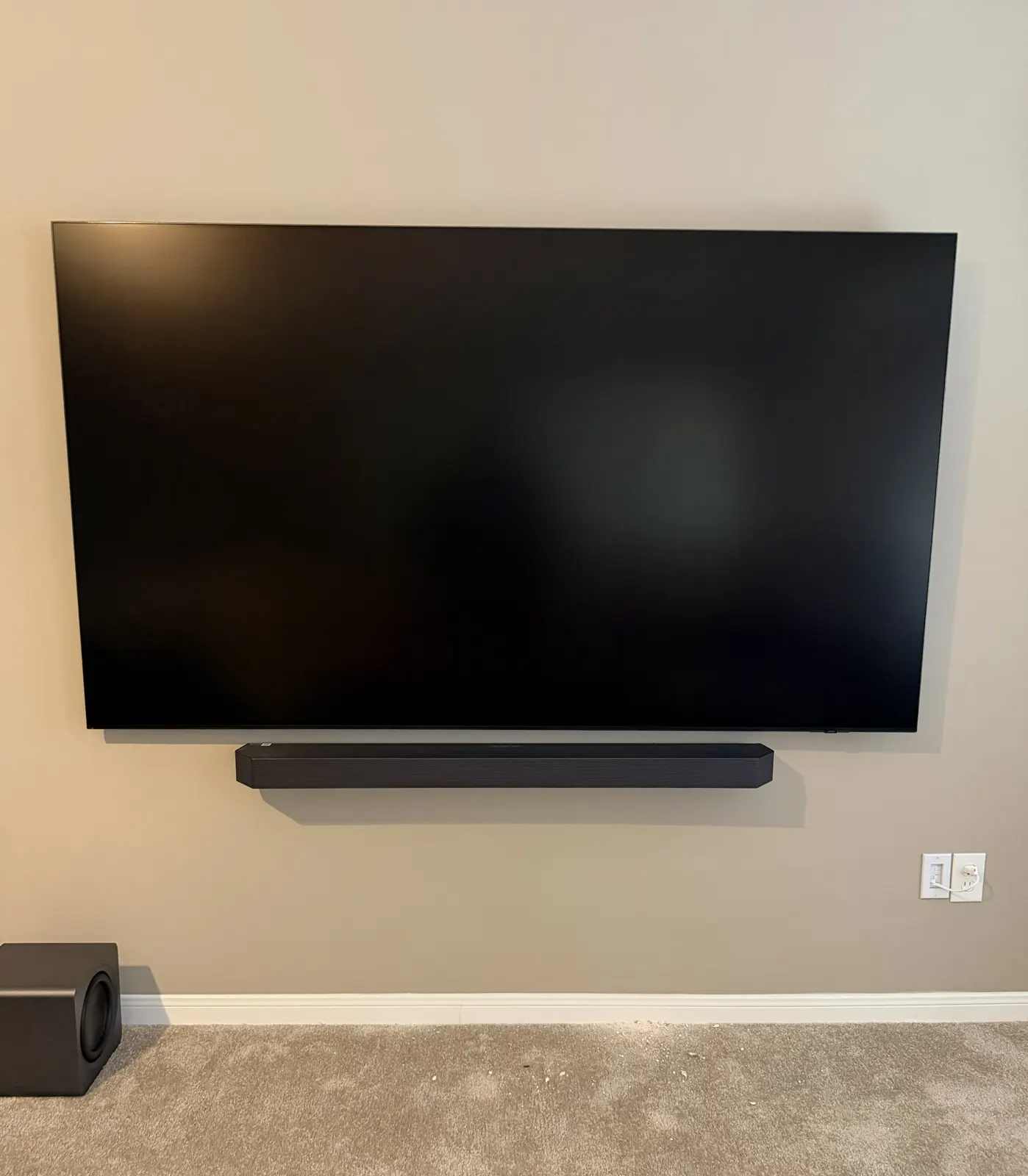 Clean finished TV wall mount, cables concealed